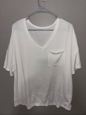 White tshirt v-Neck Short Sleeve Pocket Top - Women